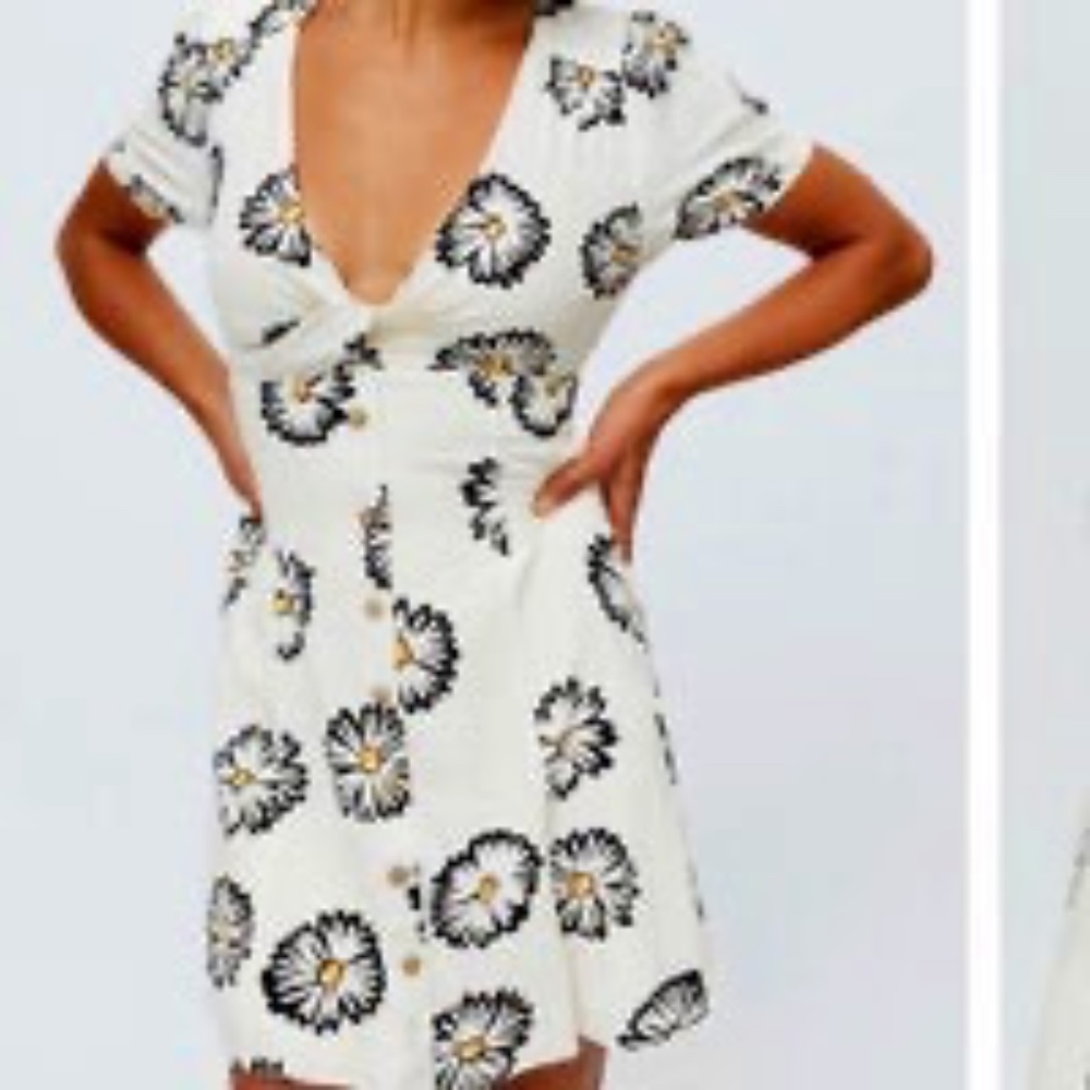 Urban Outfitters White & Navy Daisy Print Dress. New.  Size Small.